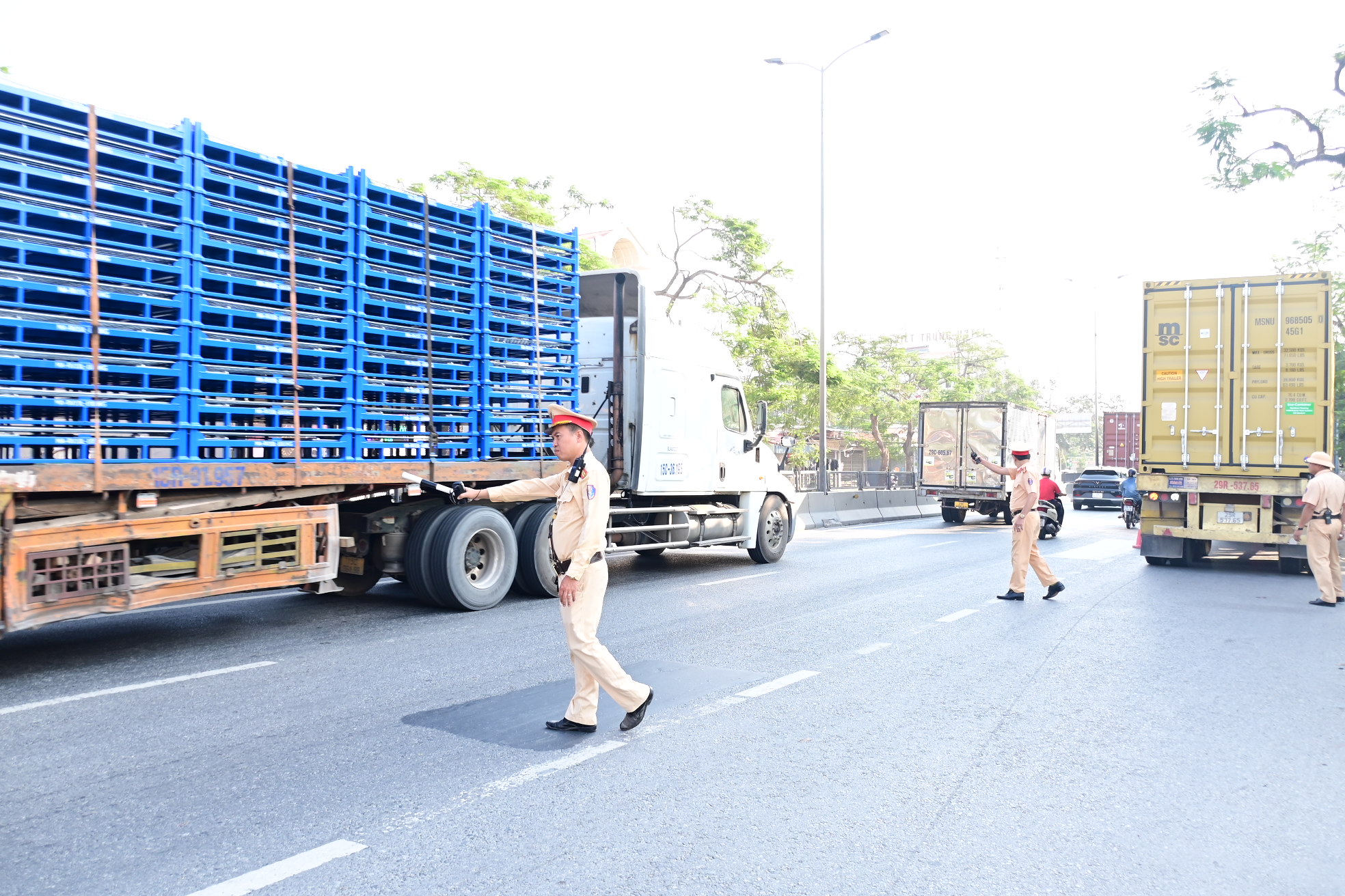 Kiểm soát xe ô-tô đầu kéo vi phạm trật tự an toàn giao thông